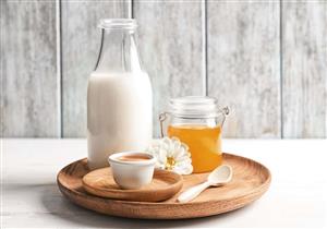الحليب مع العسل- إليك فوائده وأضراره