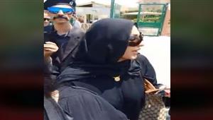  صور| وفاء عامر بصحبة ابنة رجاء الجداوي في جنازة سمير صبري