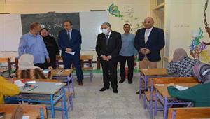 هواتف محمولة داخل امتحانات الإعدادية.. إحالة رئيس لجنة و6 مراقبين للتحقيق في المنيا