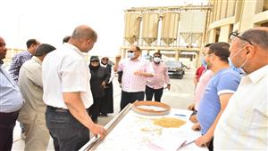 بالصور- صوامع وشون أسيوط تستقبل 2862 طن قمح