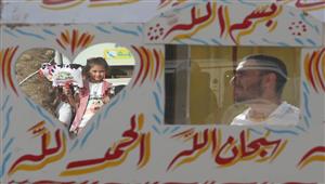 بالصور- يا فرحة العيد.. المصريون يستقبلون "الفطر" بالألعاب