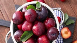 هذا ما يحدث للكبد والكلى عند تناول كوب من عصير البرقوق