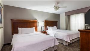  لماذا تكون ملاءات و مفارش الفنادق بيضاء اللون دائمًا؟.. إليك السبب