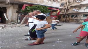 صور.. إصابة شخص في انهيار شرفة عقار بالإسكندرية