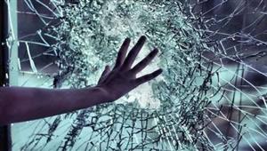  "اللي بيته من إزاز ميحدفش الناس بالطوب".. ما القصة وراء المثل الشهير؟