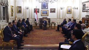 رئيس مجلس القيادة الرئاسى اليمنى يستقبل رئيس الوزراء