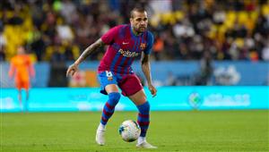 "حان الوقت لنقول وداعًا".. داني ألفيش يعلن رحيله عن برشلونة