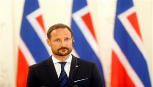 ولي العهد النرويجي ورئيس الوزراء يزوران موقع الهجوم الإرهابي