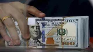 سعر الدولار يتراجع في 7 بنوك بنهاية تعاملات الاثنين