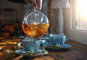 شرب الشاي بعد الطعام- يساعد على الهضم أم يسبب الإمساك؟