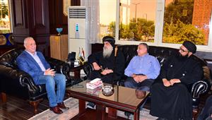 أسقف عام الأقباط الأرثوذكس بالأقصر يهنئ المحافظ بعيد الأضح