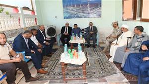 بالصور- محافظ قنا يشارك أسر  5 من شهداء العمل فرحتهم بعيد الأضحى 