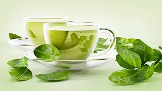 ماذا يحدث لجسمك عند شرب الشاي الأخضر؟