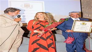 زاهي حواس يحصل على جائزة رجل العام من إيطاليا 