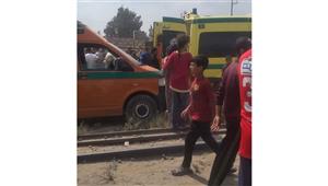 إصابات ووفيات.. بيان من السكة الحديد بشأن اصطدام قطار بميكروباص بالشرقية