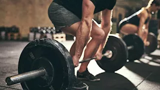 الطريقة المثلى لتنظيم التمرين.. الكارديو أم رفع الأثقال أولا؟