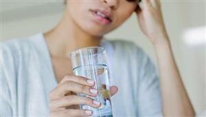 لماذا يشعر البعض بالدوار بعد شرب الكثير من الماء؟