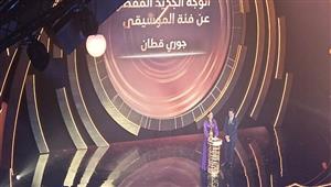 راغب علامة يمسح دموع چوري قطان على مسرح حفل توزيع جوائز joy awards