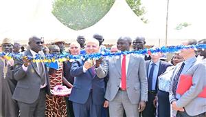 هدية مصر لجنوب السودان.. تفاصيل افتتاح وزير الري محطة مياه الشرب الجوفية بجوبا -صور