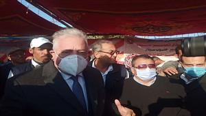 بالصور- محافظ جنوب سيناء يفتتح معرض السلع المخفضة بالطور