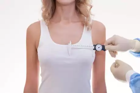 كاسات تكبير الثدي.. هل تعطي نتائج فعالة؟