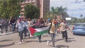 بالصور ـ مسيرة حاشدة لطلاب جامعة أسيوط لدعم فلسطين والتنديد بالعدوان الإسرائيلي