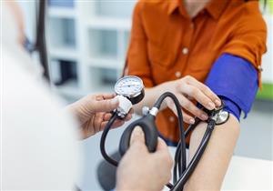 طبيب يحذر: ارتفاع ضغط الدم يسبب هذه المضاعفات "فيديو"