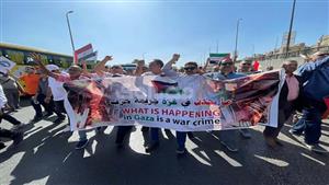 تظاهرة حاشدة بشارع الأزهر لرفض تهجير الفلسطينيين - صور