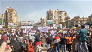 صور.. توافد الأهالي لدعم فلسطين في ميدان المحافظة بالدقهلية