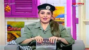 مادلين طبر ترتدي نفس البدلة العسكرية التي قدمت بها "الطريق إلى إيلات": "أنا متدفية بالبدلة الميري"