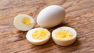 ماذا يحدث لجسمك عند تناول بيضة مسلوقة كل يوم؟