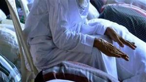 ما حكم الصلاة على كرسي في الفريضة والنافلة؟.. مجدي عاشور يجيب