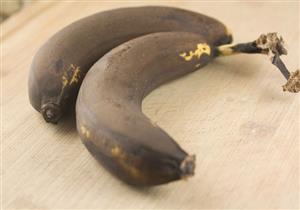 ماذا يحدث لجسمك عند تناول الموز بعد اسمرار قشرته؟