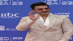 بالصور| رانفير سينج يغني بجلسة حوار في جدة ضمن فعاليات مهرجان البحر الأحمر السينمائي 