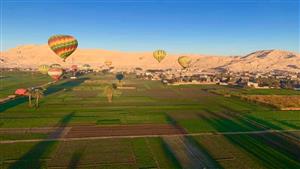 الرياح تمنع رحلات البالون الطائر من التحليق في سماء الأقصر