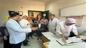 وكيل وزارة الصحة بالإسكندرية تبحث تطوير الخدمات داخل المنشآت الطبية بالعامرية (صور)