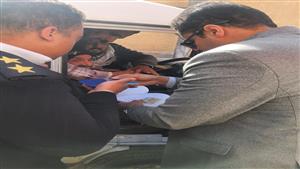 مواطن من ذوي الهمم يدلي بصوته من داخل سيارته بالبحيرة