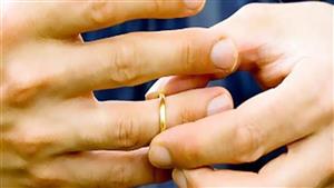 نجيب يطلب تطليق زوجته: " بترجع بليل وريحتها كلها خمرة"