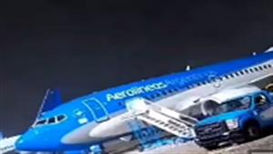 كارثة.. طائرة تطير بدون طيار بفعل الرياح- ما حدث غير متوقع