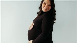 حالة نادرة.. امرأة تضع فتاتين توأما في يومين