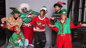 ويل سميث بإطلالة غريبة مع عائلته احتفالًا بأعياد الميلاد 