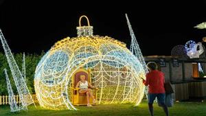 أشجار الكريسماس وتماثيل تحمل مصابيح.. شرم الشيخ تتلألأ استعدادًا لرأس السنة- صور