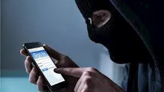 هاكرز إيراني يعلن اختراق هاتف رئيس حكومة الاحتلال السابق "بينيت"