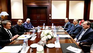 وزير البترول يبحث مع إيني خططها لتنمية إنتاج الغاز الطبيعي في مصر