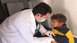 صور.. فحص 3 آلاف حالة خلال قافلتين طبيتين في أسوان