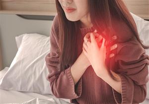 5 أعراض للإصابة بالنوبة القلبية أثناء النوم.. قد توقظك
