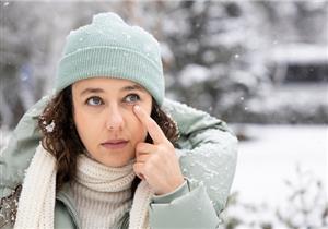 التهاب الملتحمة يهدد عينيك في الشتاء- 10 أطعمة للوقاية منه
