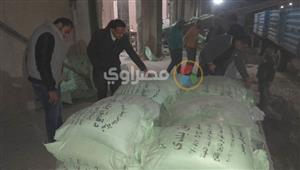 بالصور- ضبط 2 طن دقيق بلدي مدعم بحوزة صاحبة مخبز سياحي بكفر الشيخ