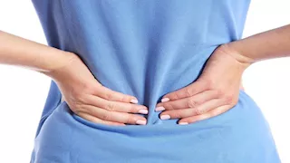 تخلص من آلام الظهر.. نصائح للحفاظ على صحة العمود الفقري