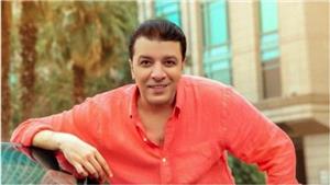 "ايه الجاكت ده".. إطلالة كاجوال ل مصطفى كامل في برنامج "رامز نيفر إند"